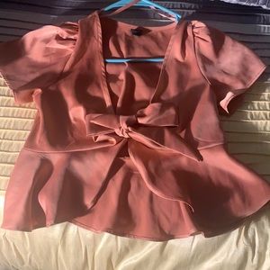 Cropped pink shirt